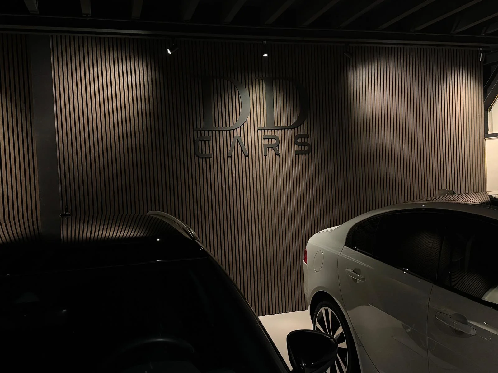 DD Cars showroom in Badhoevedorp